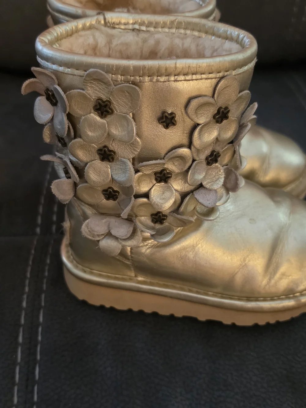 UGG Sz 8 Toddler Girls Metallic Gold Flower Shearling Boots